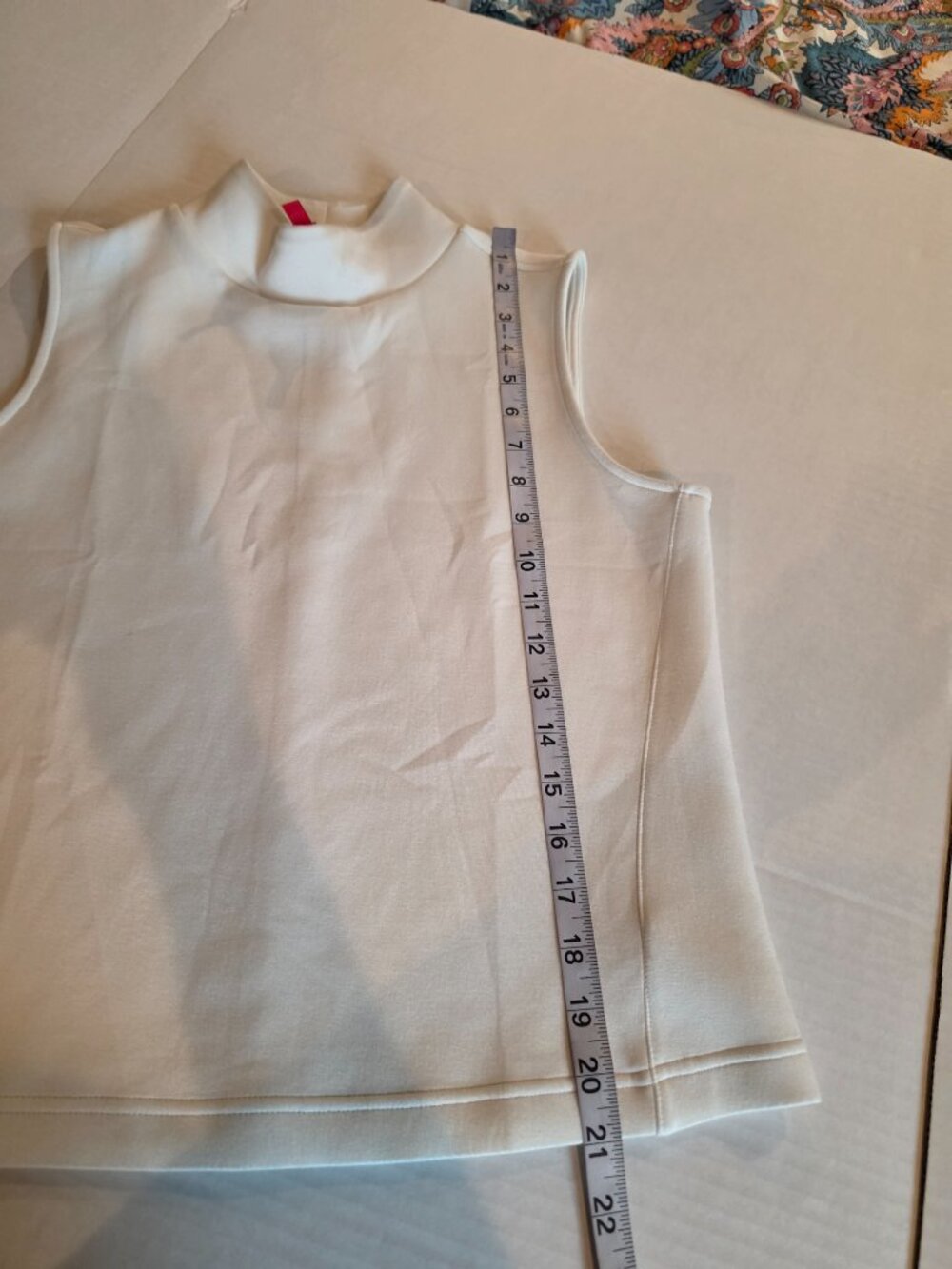 Spanx Air Essential Mockneck Sleeveless White Tank Top Size Med - Picture 7 of 10
